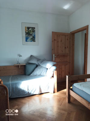 Blaues Zimmer mit Sofa Variante